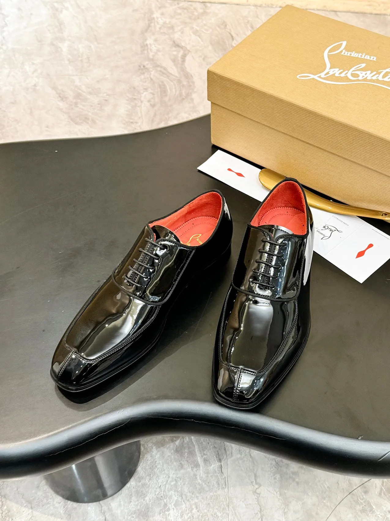 [CL red sole shoes] Top P: 1020💰 Size 39-44 (⚠️38.45.46.47 custom-made, non-returnable and non-exchangeable) 🆑High-end men's business formal leather shoes, original authentic top quality goods ••✅💯 Top original order purchasing agent! Original imported patterned cowhide ➕Imported cowhide lining ➕Cowhide feet ➕Original leather outsole~🉑️Feel free to compare the authentic ones!